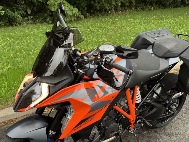 ktm - 1290-super-duke-gt