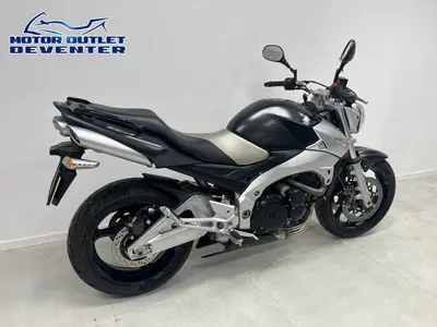 SUZUKI GSR 600 – foto 4