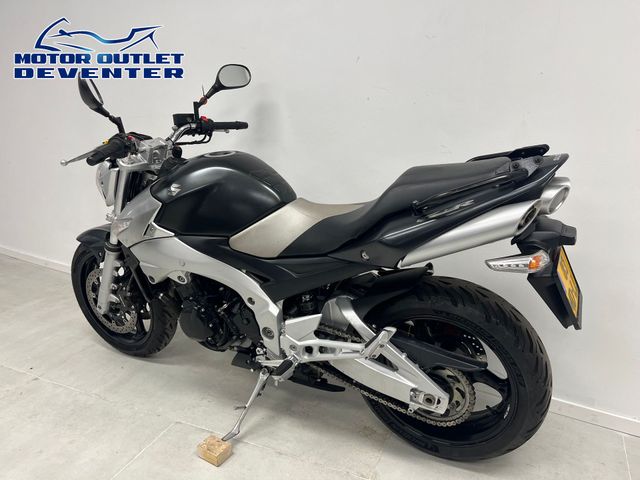 suzuki - gsr-600