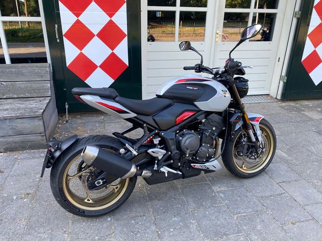 triumph - trident-800