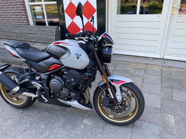triumph - trident-800