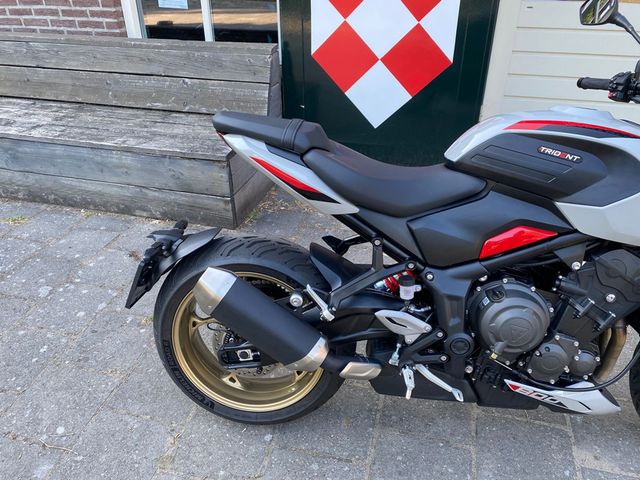 triumph - trident-800