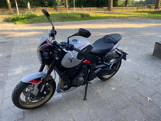 triumph - trident-800