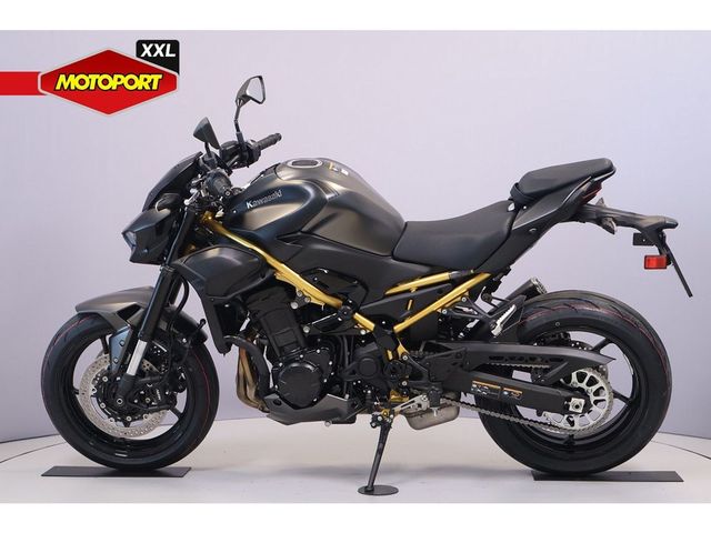 kawasaki - z900