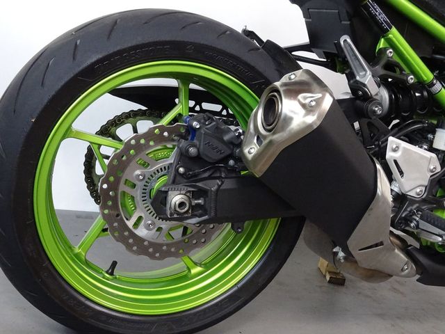 kawasaki - z900