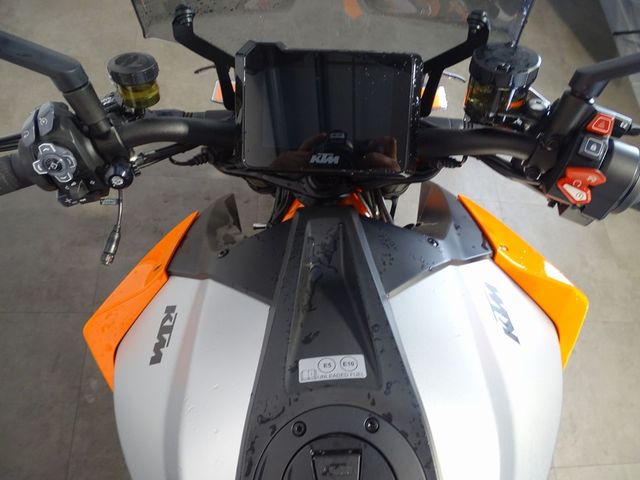 ktm - 1290-super-duke-r