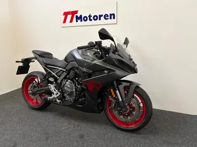 SUZUKI GSX-8R – foto 2