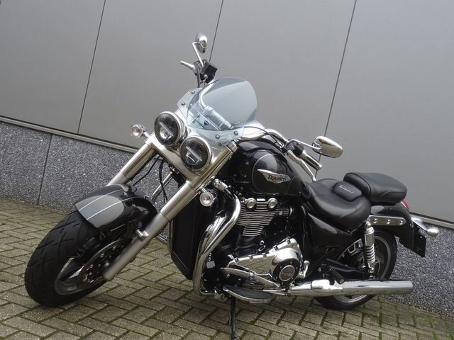 triumph - thunderbird-commander