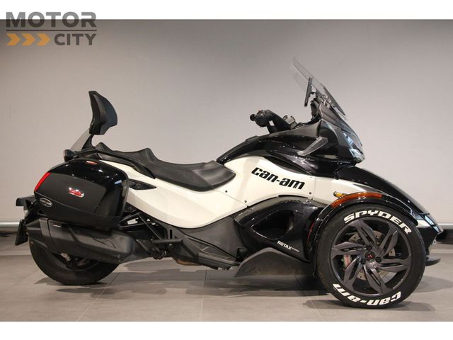 can-am - spyder-st