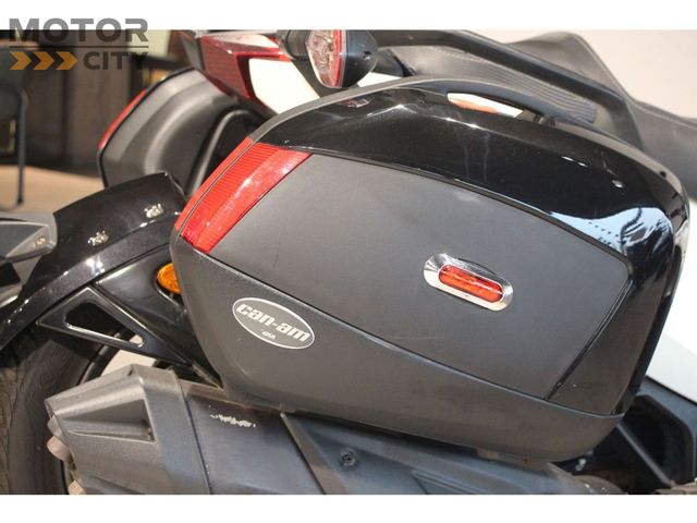 can-am - spyder-st