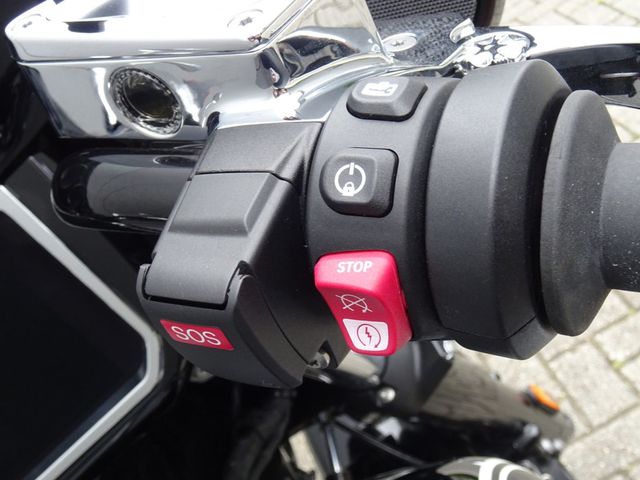 bmw - r-18-b
