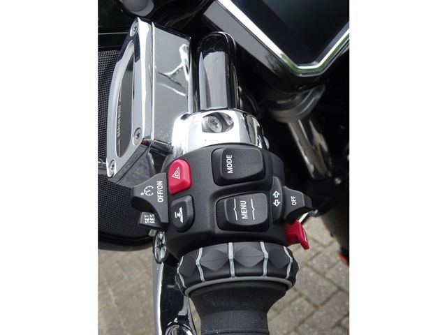 bmw - r-18-b