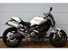 DUCATI MONSTER 696