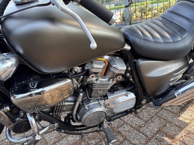 honda - vf-700-c-supermagna