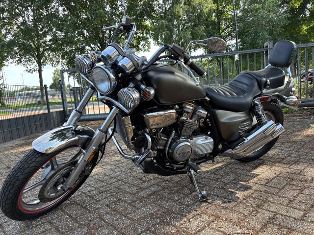 honda - vf-700-c-supermagna