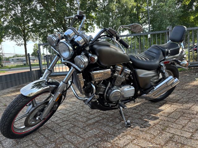honda - vf-700-c-supermagna