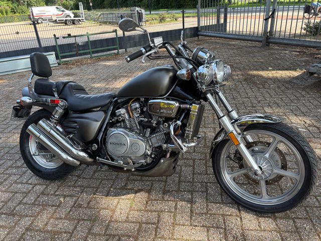 honda - vf-700-c-supermagna