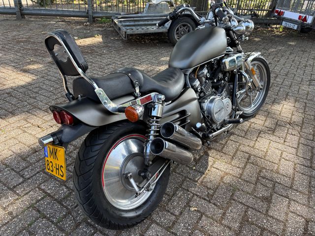 honda - vf-700-c-supermagna