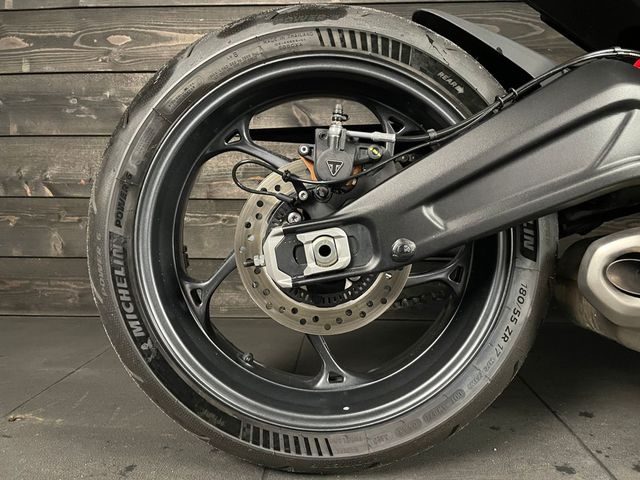 triumph - daytona-660