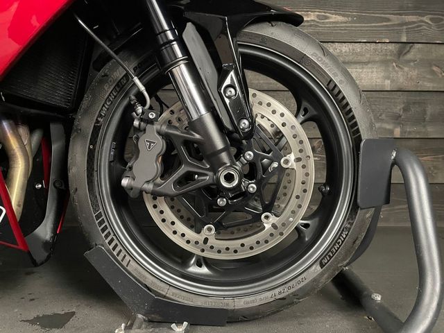 triumph - daytona-660