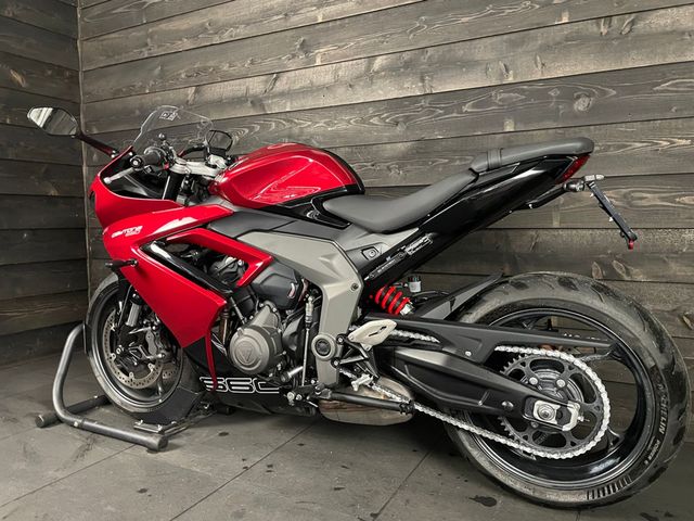 triumph - daytona-660