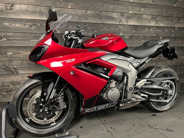 triumph - daytona-660