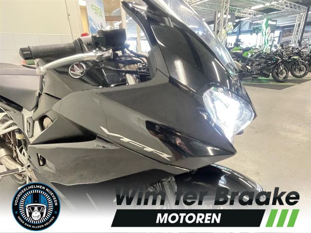 honda - vfr-800-fi-vtec-abs