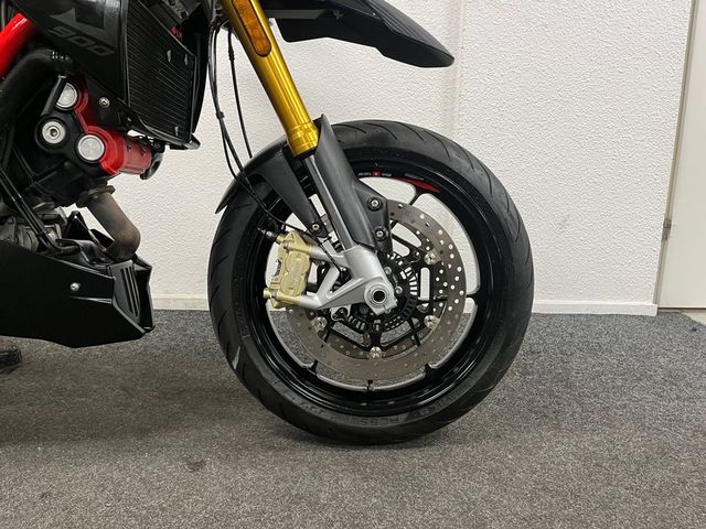 aprilia - dorsoduro-900