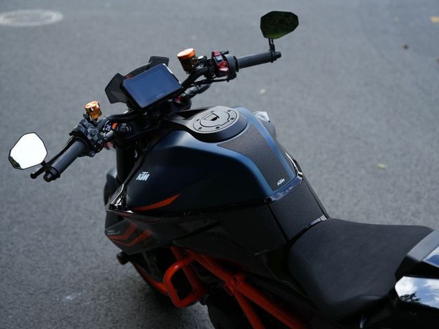 ktm - 1290-super-duke-r-evo