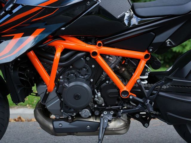 ktm - 1290-super-duke-r-evo