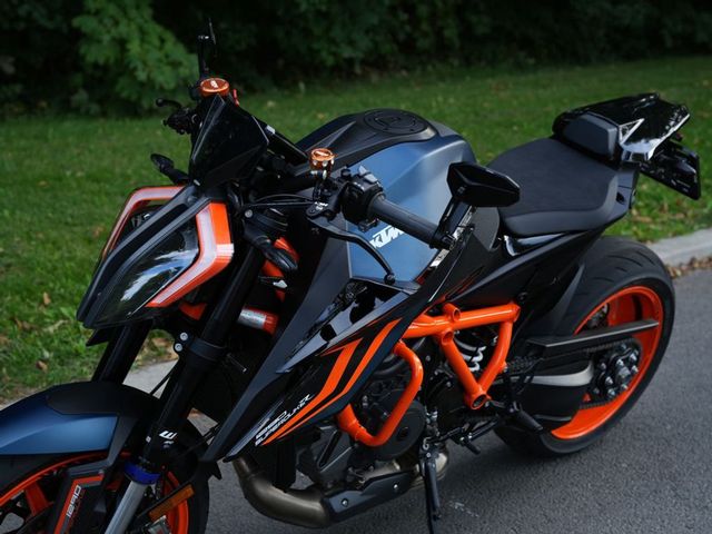 ktm - 1290-super-duke-r-evo