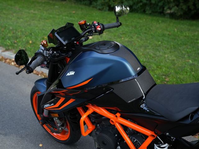 ktm - 1290-super-duke-r-evo
