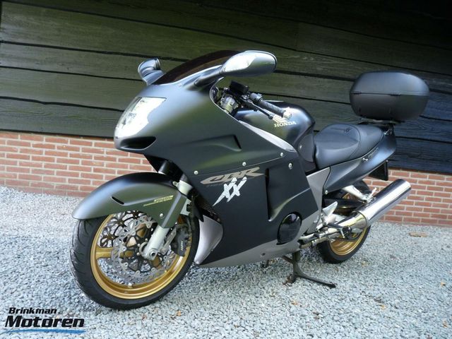 honda - cbr-1100--xx-super-blackbird
