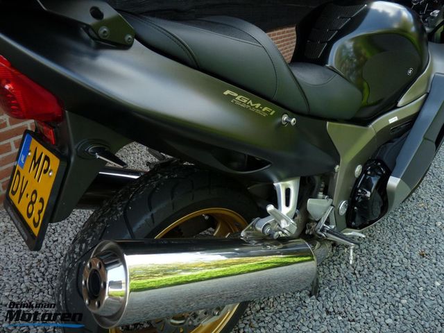 honda - cbr-1100--xx-super-blackbird