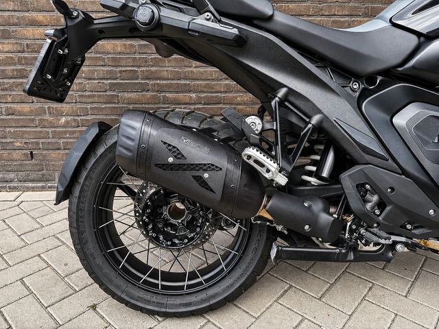 bmw - r-1300-gs