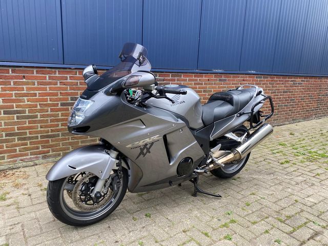 honda - cbr-1100--xx-super-blackbird