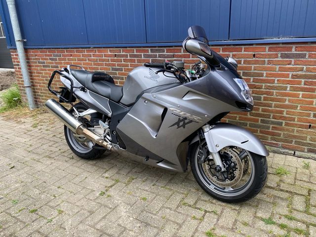 honda - cbr-1100--xx-super-blackbird