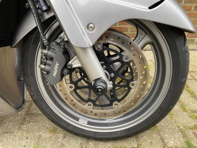 honda - cbr-1100--xx-super-blackbird