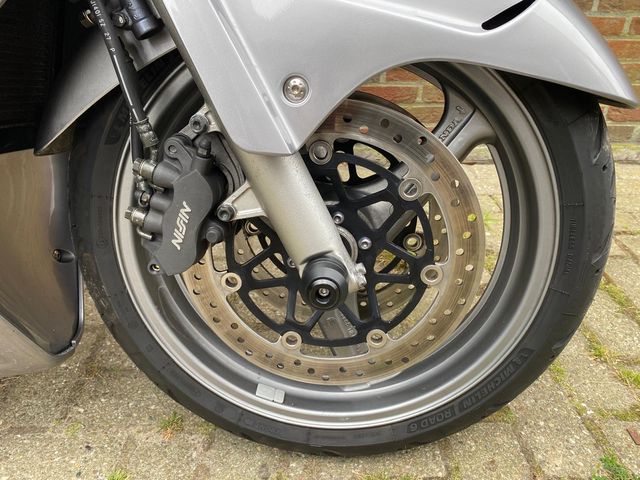 honda - cbr-1100--xx-super-blackbird