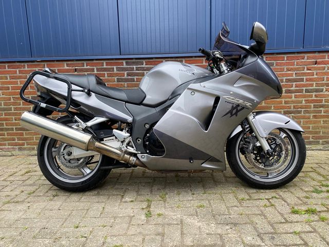 honda - cbr-1100--xx-super-blackbird