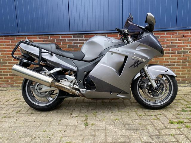 honda - cbr-1100--xx-super-blackbird