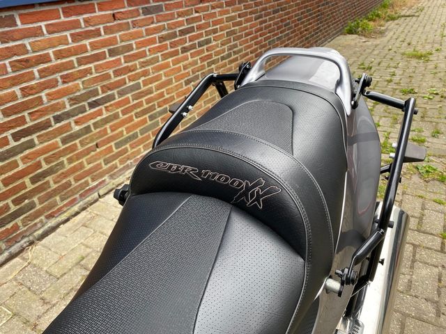 honda - cbr-1100--xx-super-blackbird