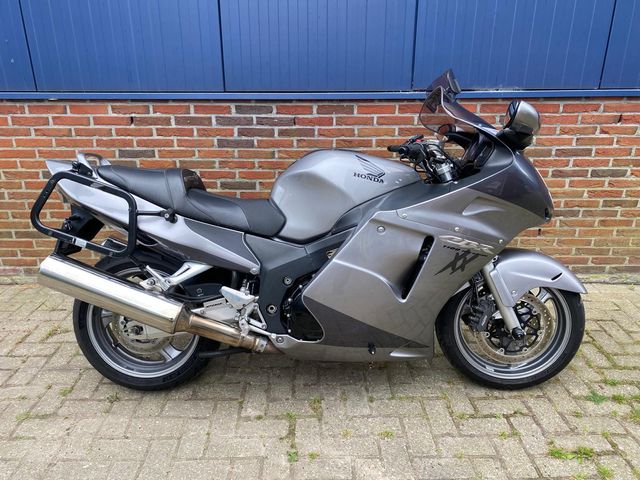 honda - cbr-1100--xx-super-blackbird