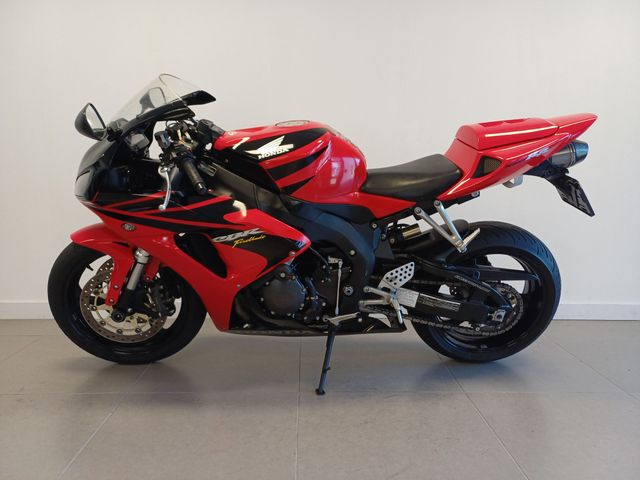honda - cbr-1000-rr-fireblade