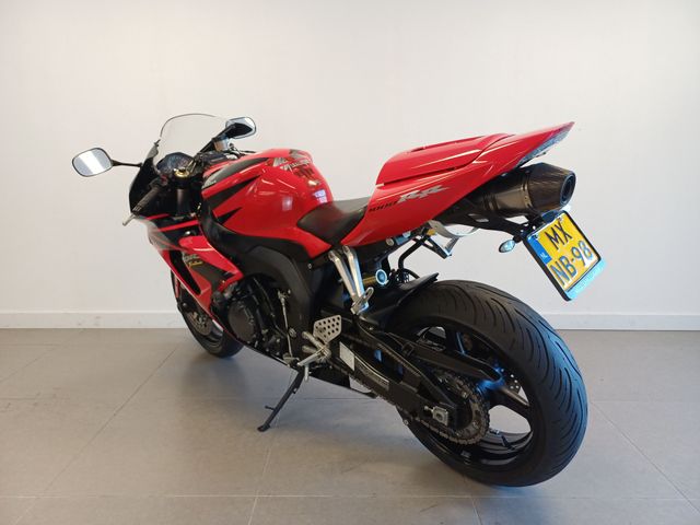 honda - cbr-1000-rr-fireblade