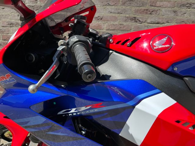 honda - cbr-1000-rr-r-fireblade