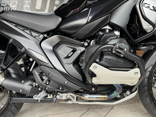 bmw - r-1300-gs-triple-black