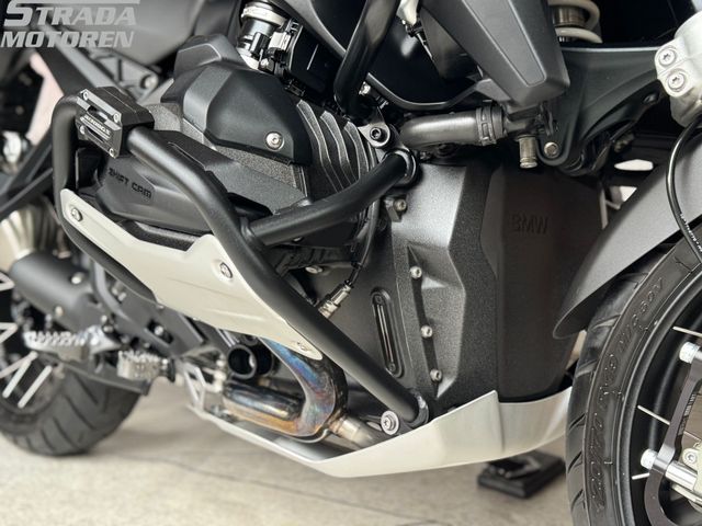 bmw - r-1300-gs-triple-black