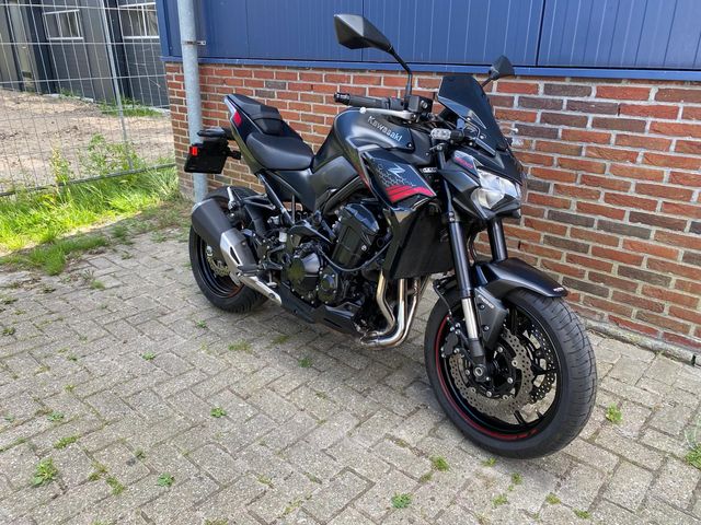 kawasaki - z900