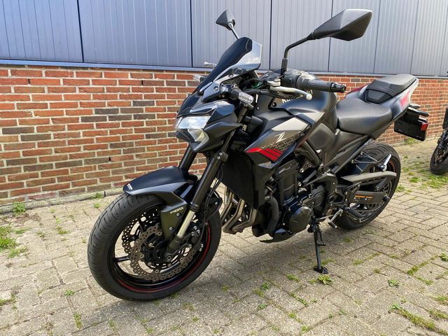 kawasaki - z900